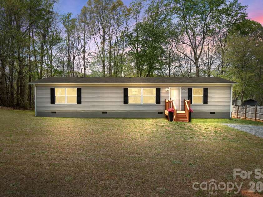 6094 Burnhurst Lane, Denver, NC 28037.  MLS# CAR4360913, YatesRealty ID 12454. 