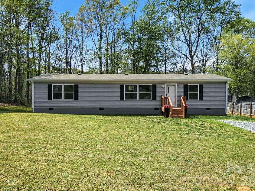 6094 Burnhurst Lane, Denver, NC 28037.  MLS# CAR4360913, YatesRealty ID 12454. 