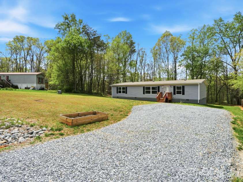 6094 Burnhurst Lane, Denver, NC 28037.  MLS# CAR4360913, YatesRealty ID 12454. 