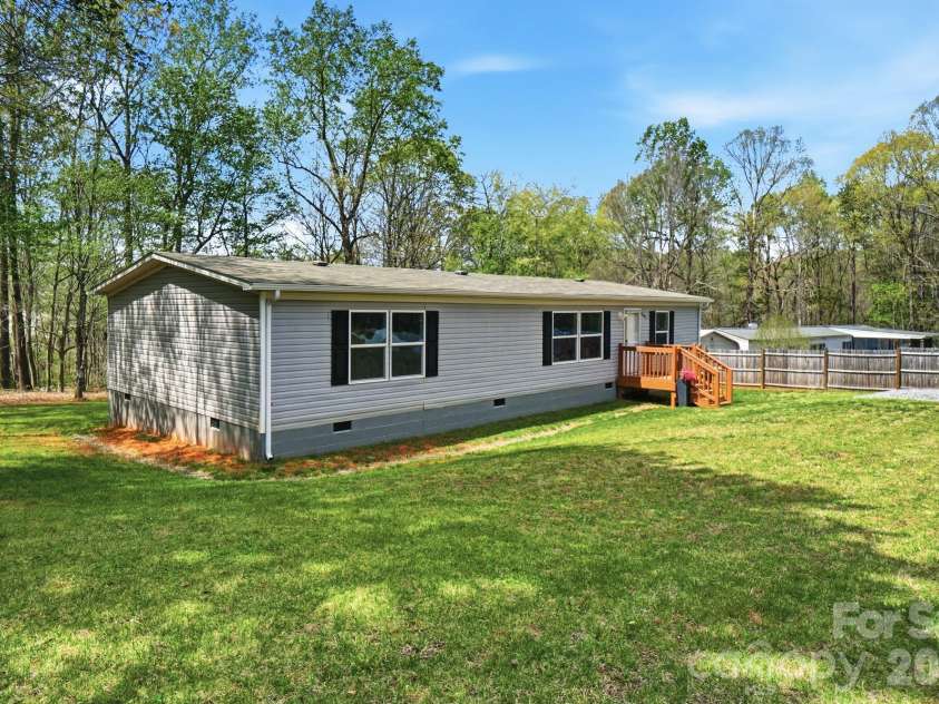 6094 Burnhurst Lane, Denver, NC 28037.  MLS# CAR4360913, YatesRealty ID 12454. 