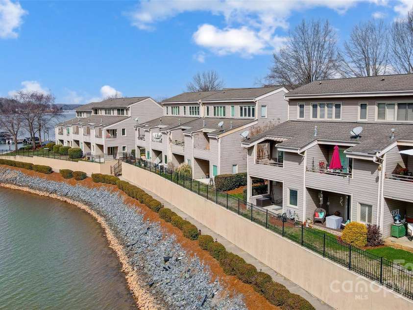 14021 Queens Harbor Road, Charlotte, NC 28278.  MLS# CAR4222497, YatesRealty ID 12458. 