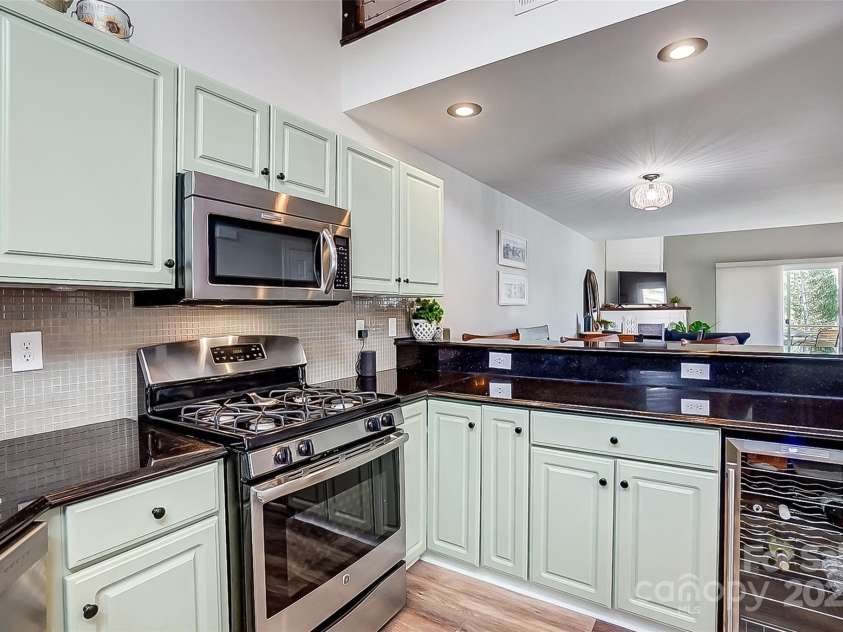 14021 Queens Harbor Road, Charlotte, NC 28278.  MLS# CAR4222497, YatesRealty ID 12458. 