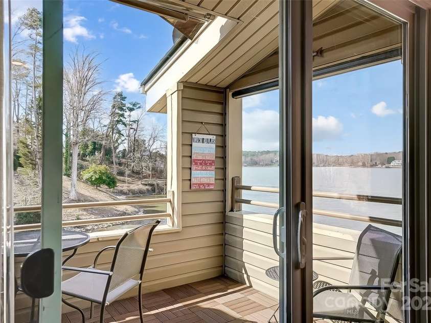 14021 Queens Harbor Road, Charlotte, NC 28278.  MLS# CAR4222497, YatesRealty ID 12458. 