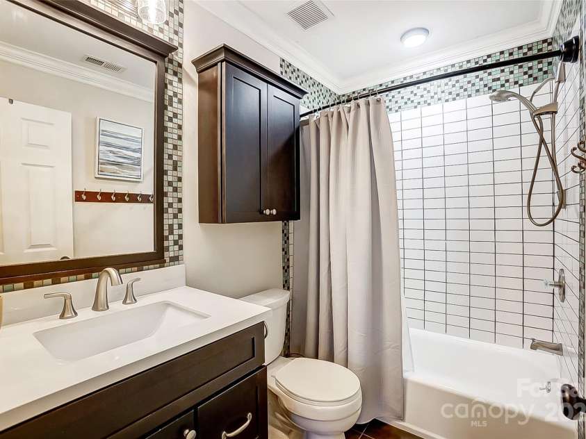 14021 Queens Harbor Road, Charlotte, NC 28278.  MLS# CAR4222497, YatesRealty ID 12458. 