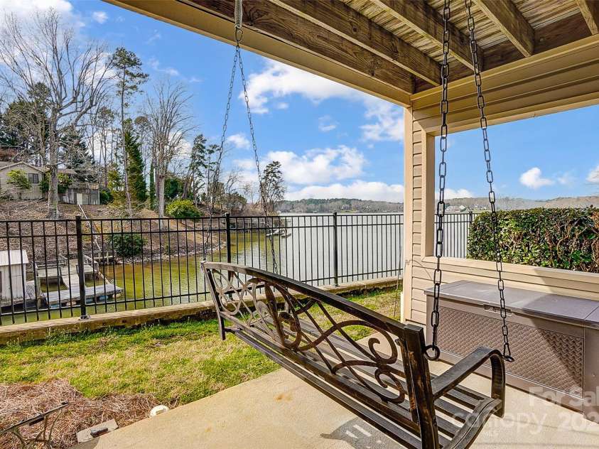14021 Queens Harbor Road, Charlotte, NC 28278.  MLS# CAR4222497, YatesRealty ID 12458. 