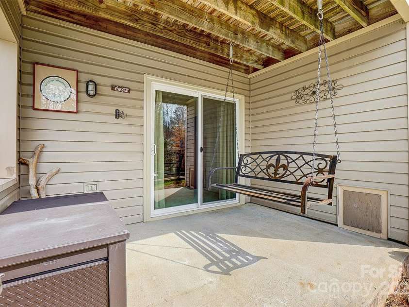 14021 Queens Harbor Road, Charlotte, NC 28278.  MLS# CAR4222497, YatesRealty ID 12458. 