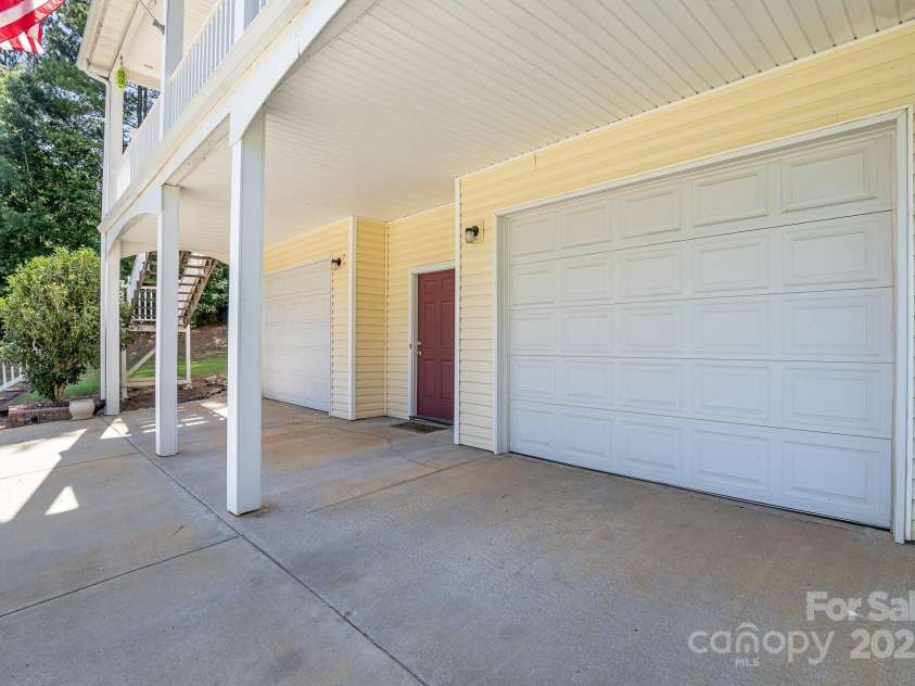 556 Peaceful Creek Drive, York, SC 29745.  MLS# CAR4156865, YatesRealty ID 1246. 2 10ft garage doors and interior home entrance