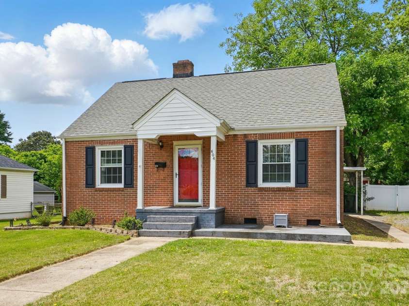 604 Meadowbrook Road, Kings Mountain, NC 28086.  MLS# CAR4255699, YatesRealty ID 12460. 