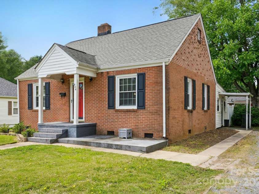 604 Meadowbrook Road, Kings Mountain, NC 28086.  MLS# CAR4255699, YatesRealty ID 12460. 