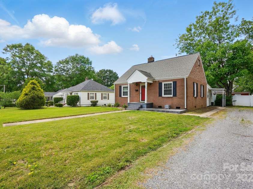 604 Meadowbrook Road, Kings Mountain, NC 28086.  MLS# CAR4255699, YatesRealty ID 12460. 