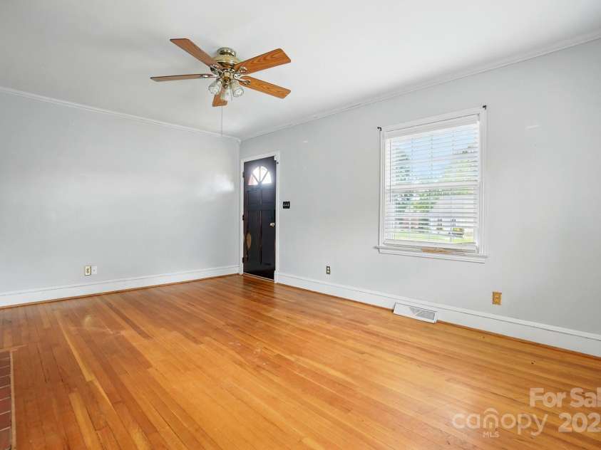 604 Meadowbrook Road, Kings Mountain, NC 28086.  MLS# CAR4255699, YatesRealty ID 12460. 