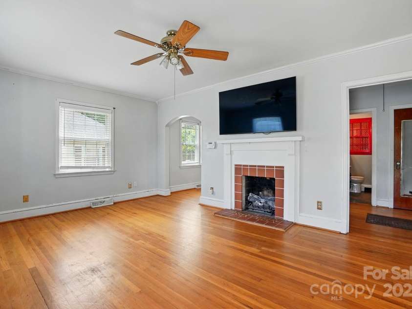 604 Meadowbrook Road, Kings Mountain, NC 28086.  MLS# CAR4255699, YatesRealty ID 12460. 