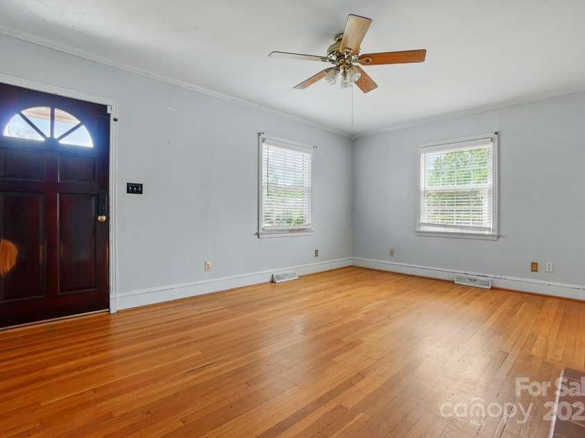 604 Meadowbrook Road, Kings Mountain, NC 28086.  MLS# CAR4255699, YatesRealty ID 12460. 