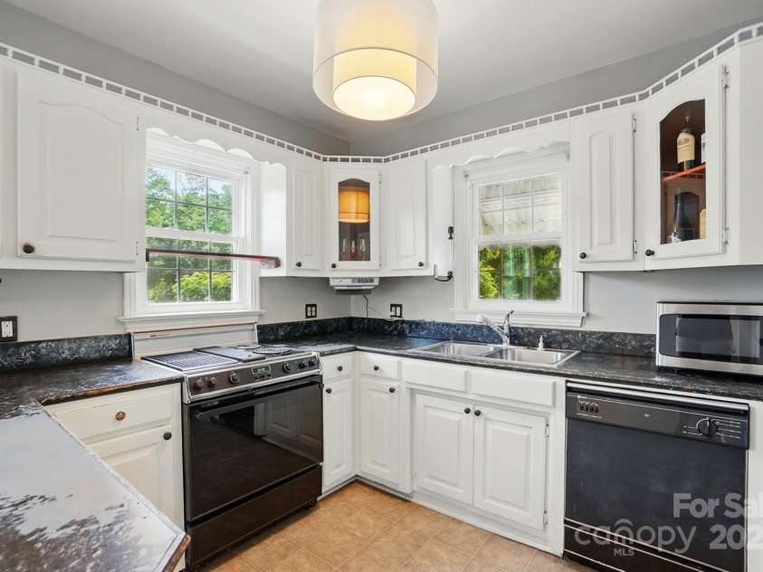 604 Meadowbrook Road, Kings Mountain, NC 28086.  MLS# CAR4255699, YatesRealty ID 12460. 