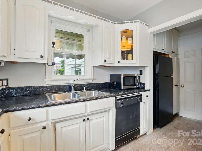 604 Meadowbrook Road, Kings Mountain, NC 28086.  MLS# CAR4255699, YatesRealty ID 12460. 