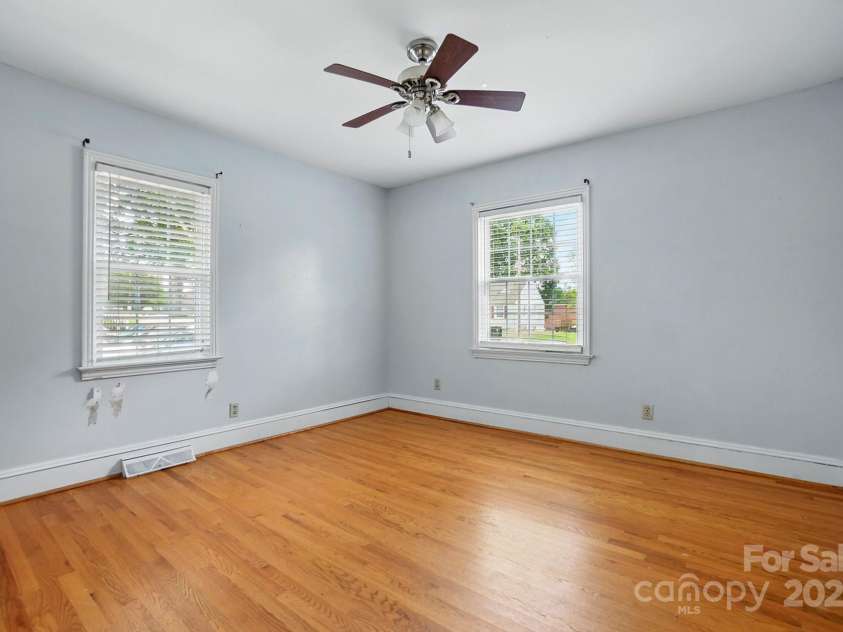 604 Meadowbrook Road, Kings Mountain, NC 28086.  MLS# CAR4255699, YatesRealty ID 12460. 