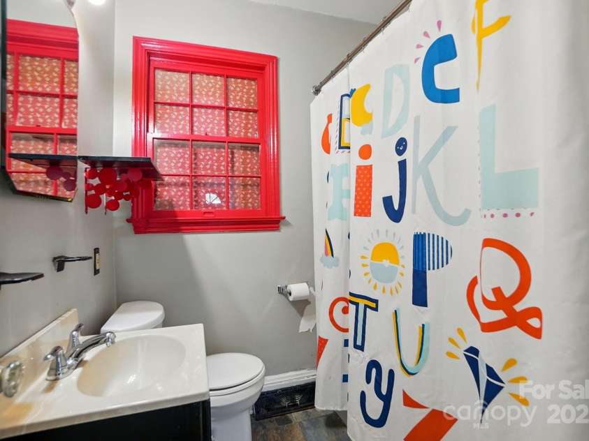 604 Meadowbrook Road, Kings Mountain, NC 28086.  MLS# CAR4255699, YatesRealty ID 12460. 