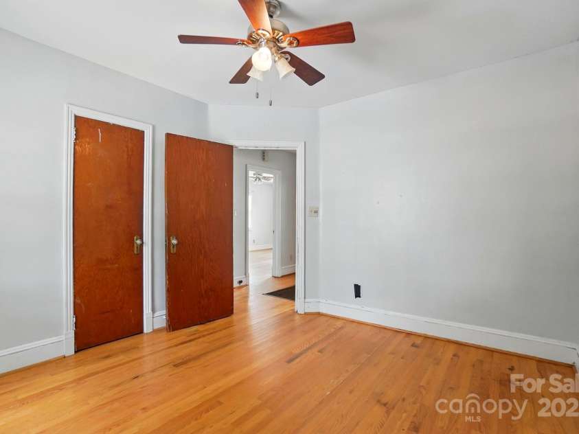 604 Meadowbrook Road, Kings Mountain, NC 28086.  MLS# CAR4255699, YatesRealty ID 12460. 