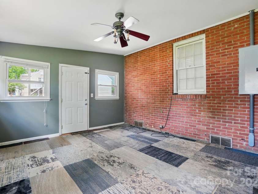 604 Meadowbrook Road, Kings Mountain, NC 28086.  MLS# CAR4255699, YatesRealty ID 12460. 