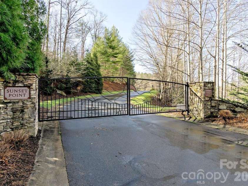 10 Otter Cove Court, Nebo, NC 28761.  MLS# CAR4356573, YatesRealty ID 12461. 