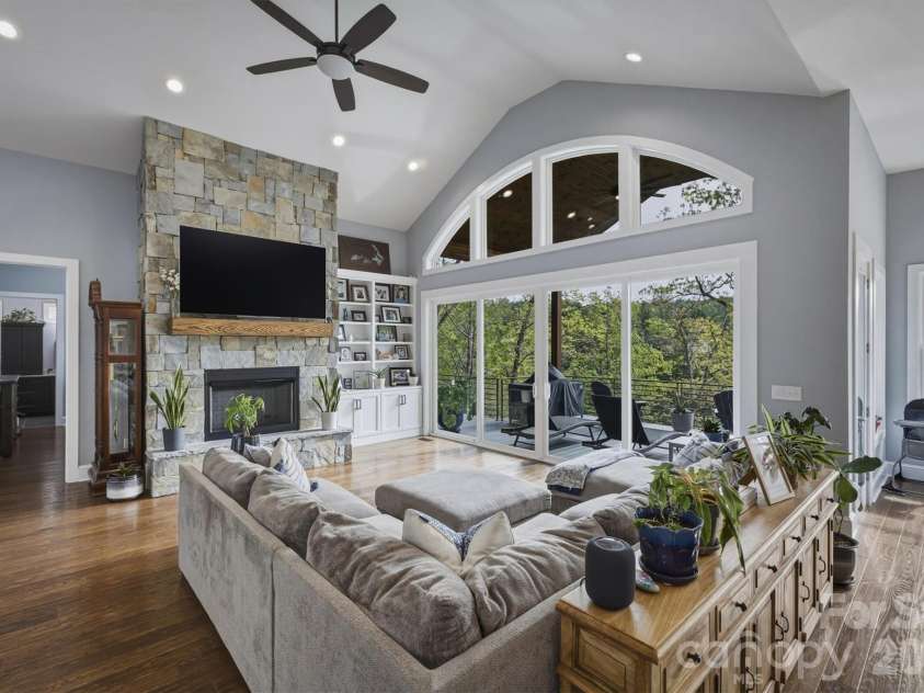 10 Otter Cove Court, Nebo, NC 28761.  MLS# CAR4356573, YatesRealty ID 12461. 