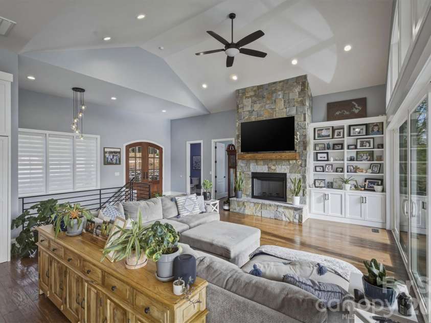 10 Otter Cove Court, Nebo, NC 28761.  MLS# CAR4356573, YatesRealty ID 12461. 