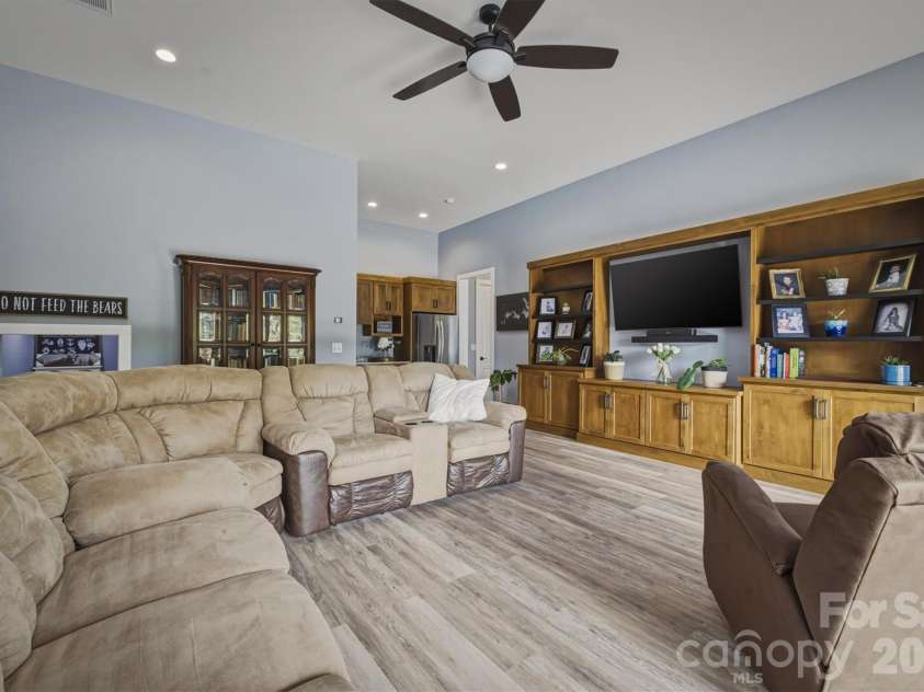 10 Otter Cove Court, Nebo, NC 28761.  MLS# CAR4356573, YatesRealty ID 12461. 