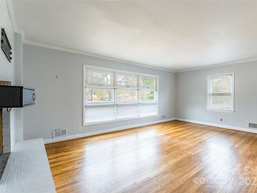 1166 Montford Drive, Charlotte, NC 28209.  MLS# CAR4193255, YatesRealty ID 12462. 