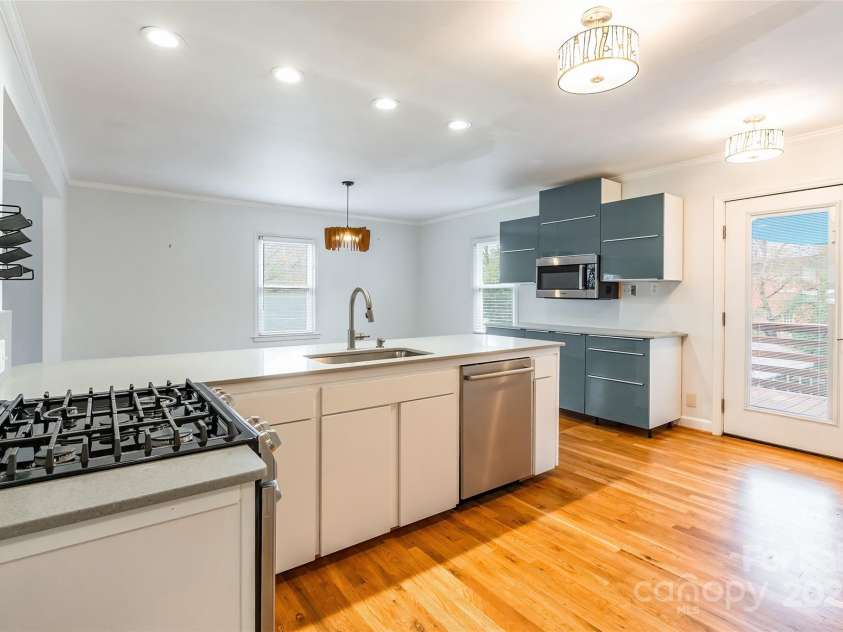 1166 Montford Drive, Charlotte, NC 28209.  MLS# CAR4193255, YatesRealty ID 12462. 