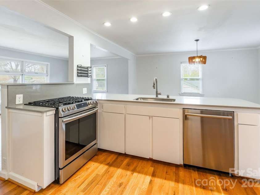 1166 Montford Drive, Charlotte, NC 28209.  MLS# CAR4193255, YatesRealty ID 12462. 