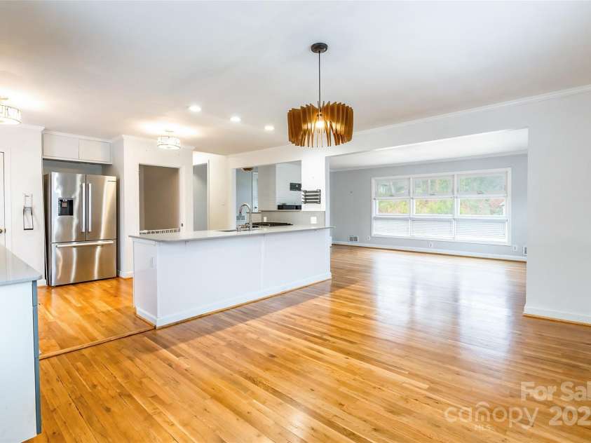 1166 Montford Drive, Charlotte, NC 28209.  MLS# CAR4193255, YatesRealty ID 12462. 