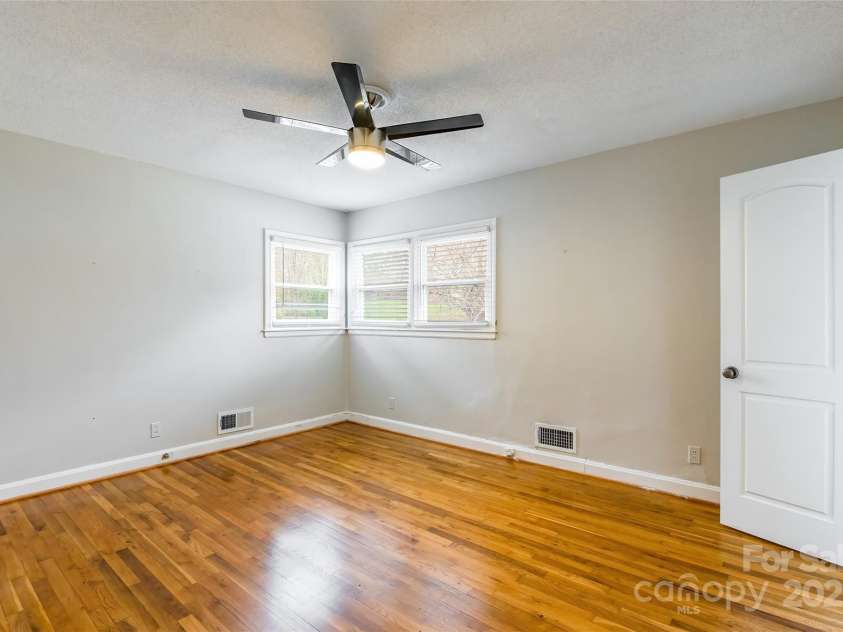 1166 Montford Drive, Charlotte, NC 28209.  MLS# CAR4193255, YatesRealty ID 12462. 