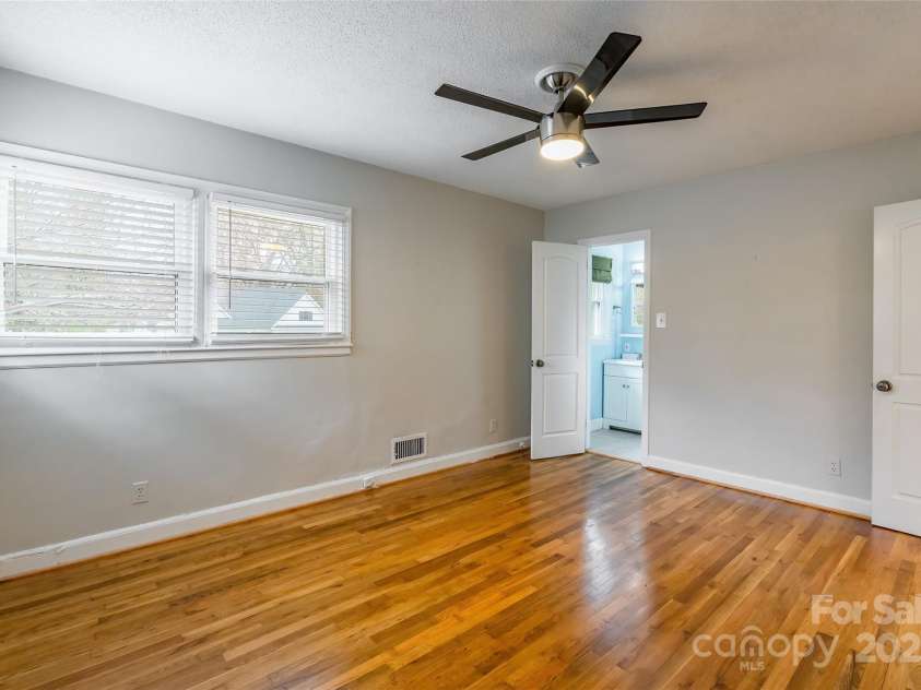 1166 Montford Drive, Charlotte, NC 28209.  MLS# CAR4193255, YatesRealty ID 12462. 