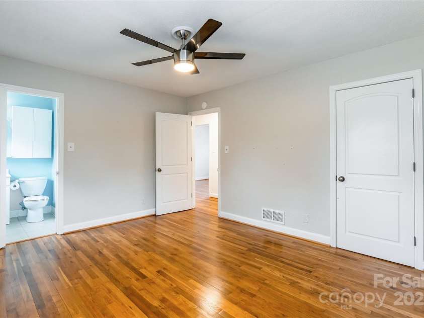 1166 Montford Drive, Charlotte, NC 28209.  MLS# CAR4193255, YatesRealty ID 12462. 