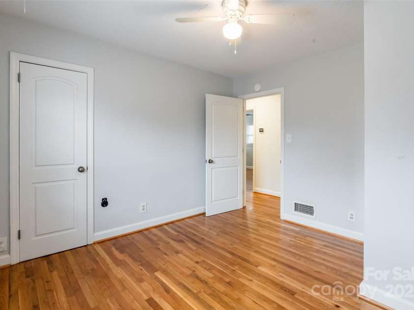 1166 Montford Drive, Charlotte, NC 28209.  MLS# CAR4193255, YatesRealty ID 12462. 