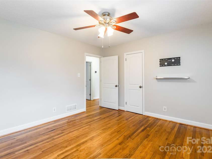 1166 Montford Drive, Charlotte, NC 28209.  MLS# CAR4193255, YatesRealty ID 12462. 