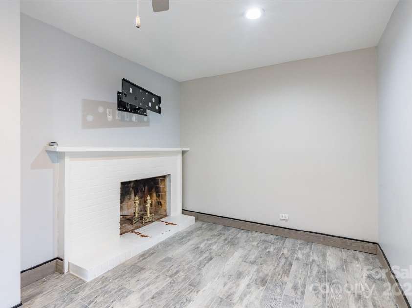 1166 Montford Drive, Charlotte, NC 28209.  MLS# CAR4193255, YatesRealty ID 12462. 