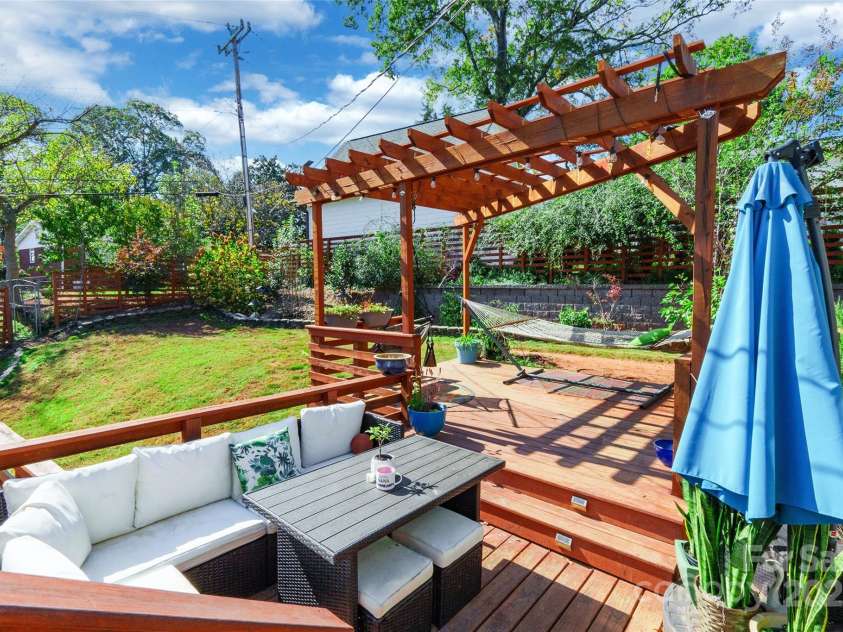 1166 Montford Drive, Charlotte, NC 28209.  MLS# CAR4193255, YatesRealty ID 12462. 
