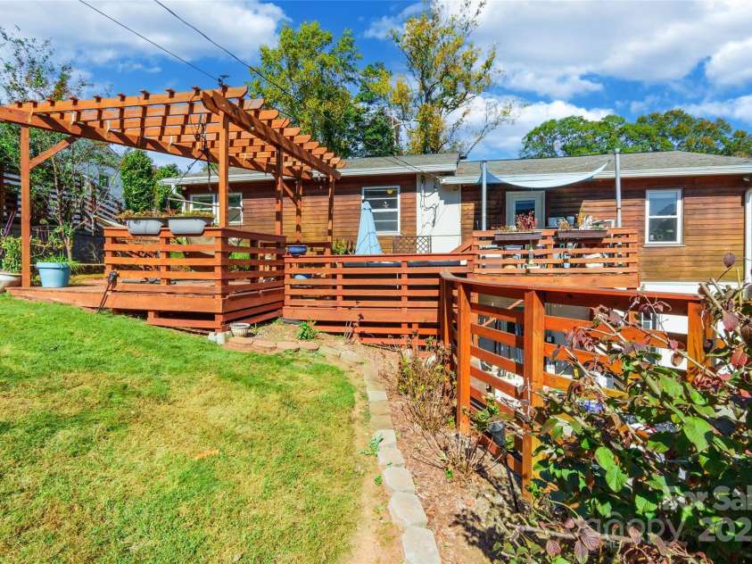 1166 Montford Drive, Charlotte, NC 28209.  MLS# CAR4193255, YatesRealty ID 12462. 