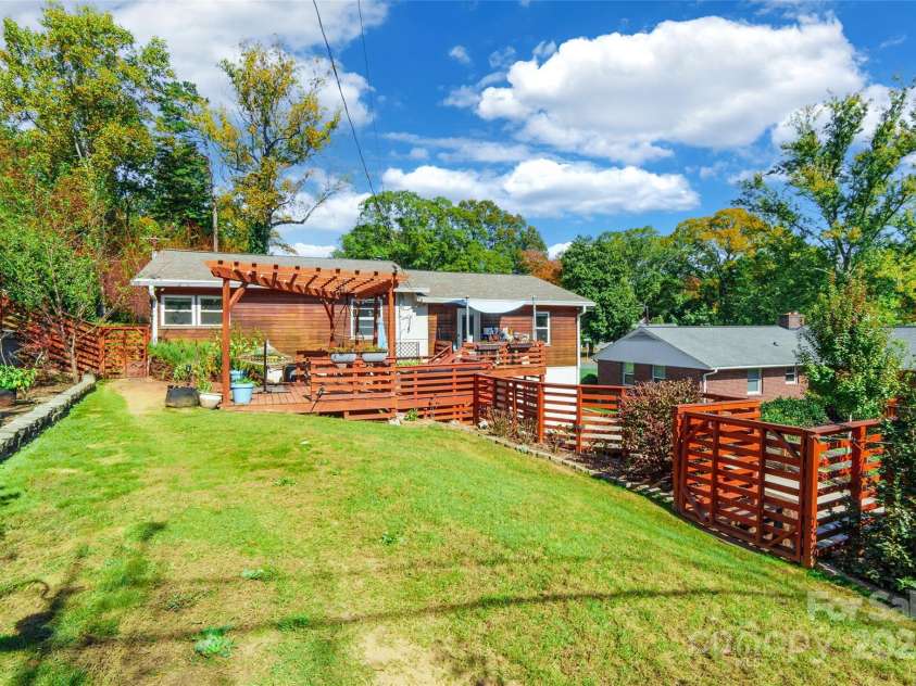 1166 Montford Drive, Charlotte, NC 28209.  MLS# CAR4193255, YatesRealty ID 12462. 