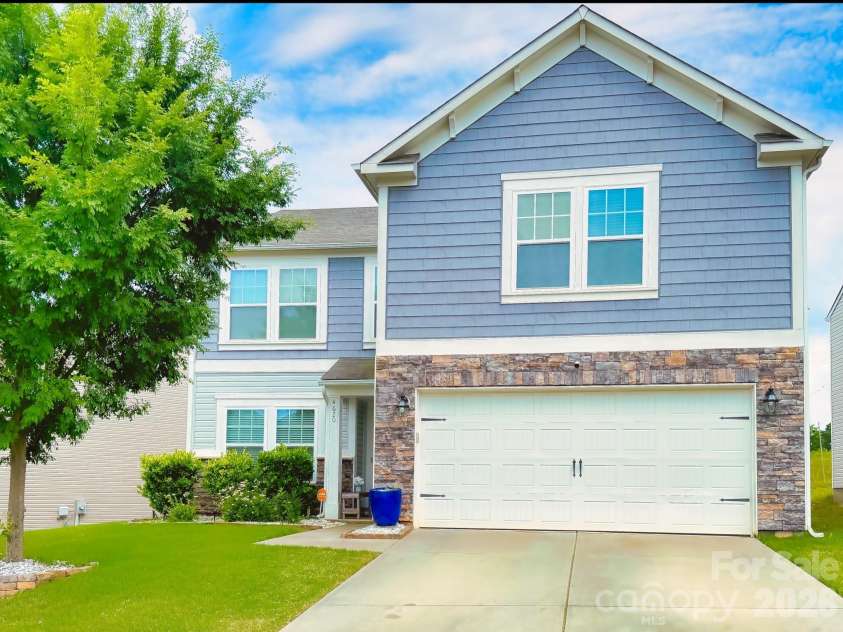 4620 Gibbons Link Road, Charlotte, NC 28269.  MLS# CAR4365740, YatesRealty ID 12463. 