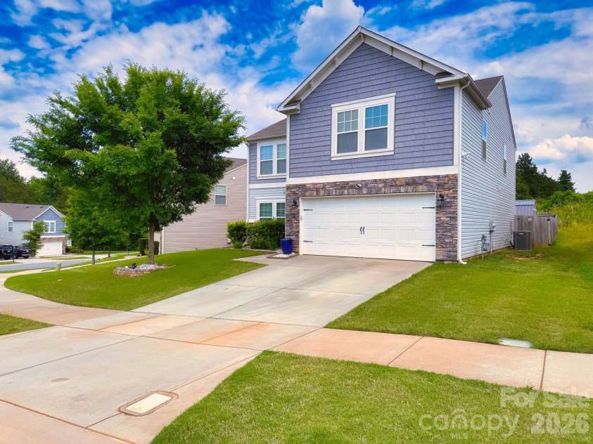 4620 Gibbons Link Road, Charlotte, NC 28269.  MLS# CAR4365740, YatesRealty ID 12463. 