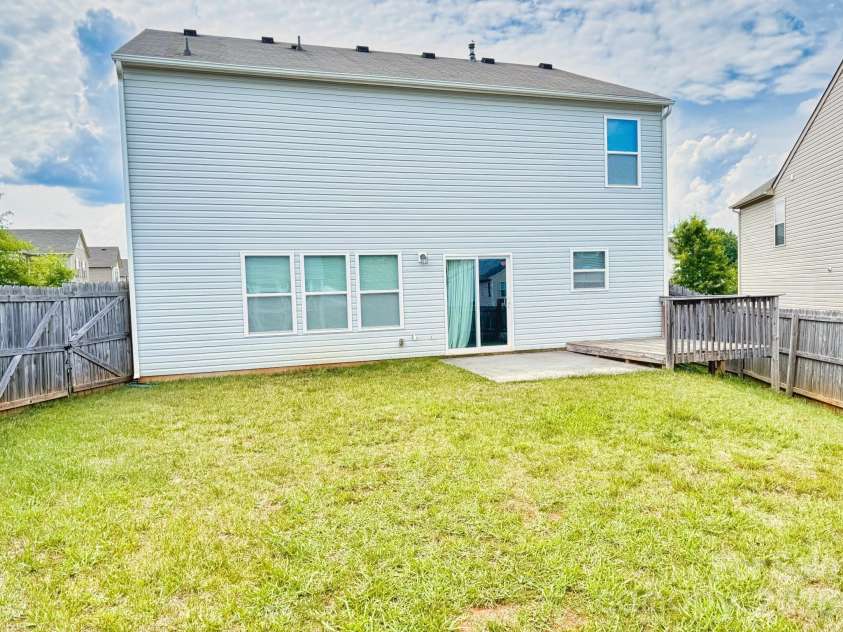 4620 Gibbons Link Road, Charlotte, NC 28269.  MLS# CAR4365740, YatesRealty ID 12463. 