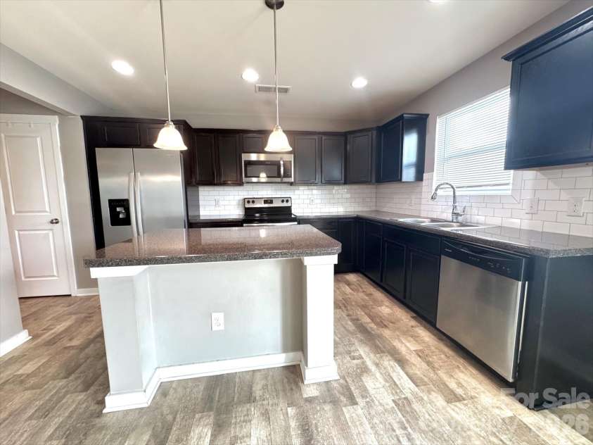 4620 Gibbons Link Road, Charlotte, NC 28269.  MLS# CAR4365740, YatesRealty ID 12463. 