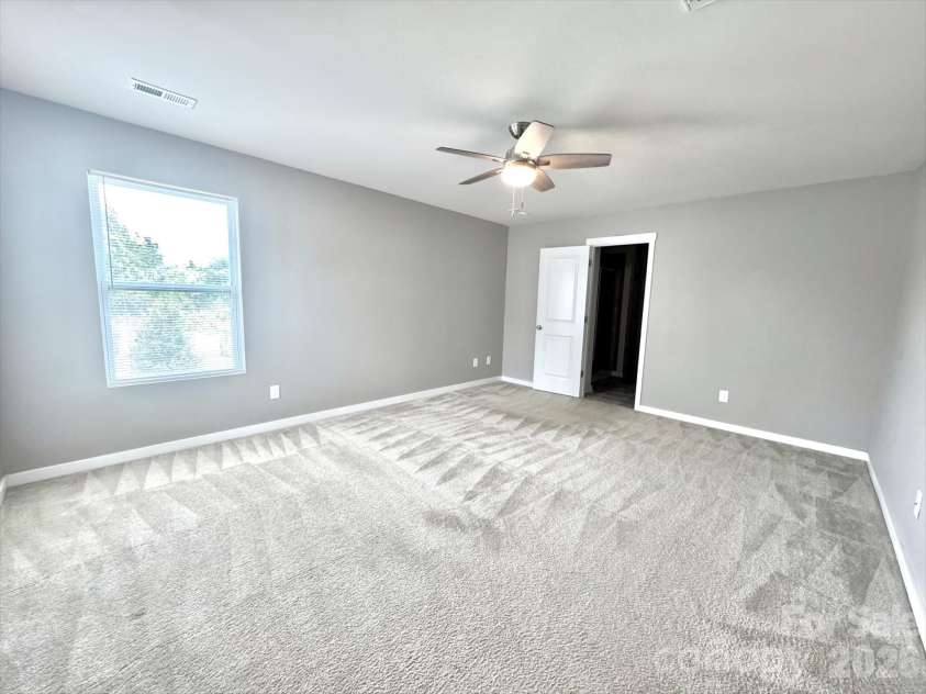 4620 Gibbons Link Road, Charlotte, NC 28269.  MLS# CAR4365740, YatesRealty ID 12463. 