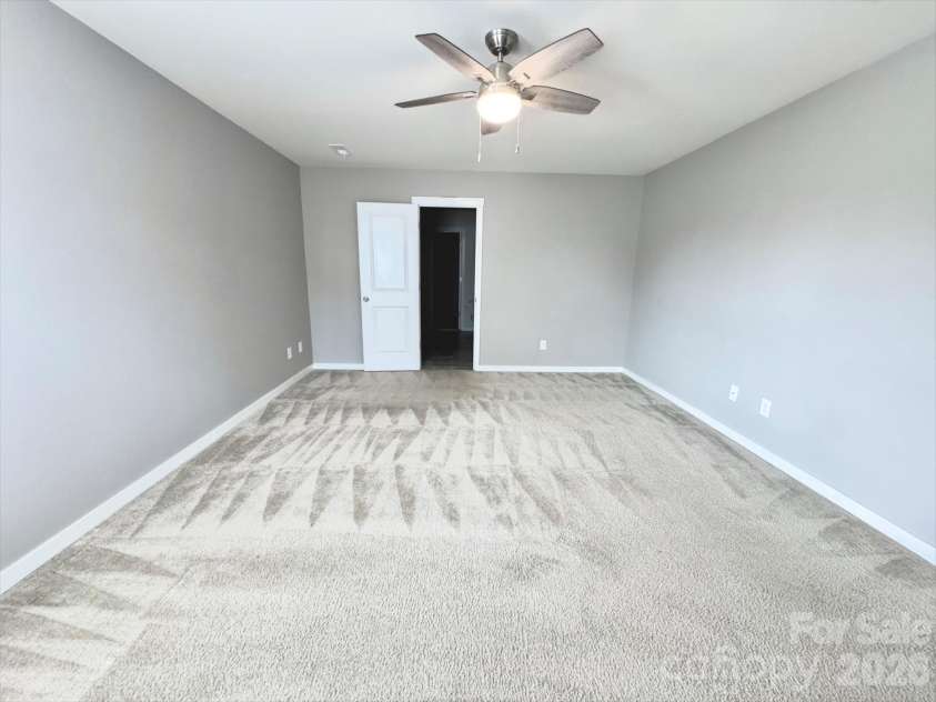 4620 Gibbons Link Road, Charlotte, NC 28269.  MLS# CAR4365740, YatesRealty ID 12463. 