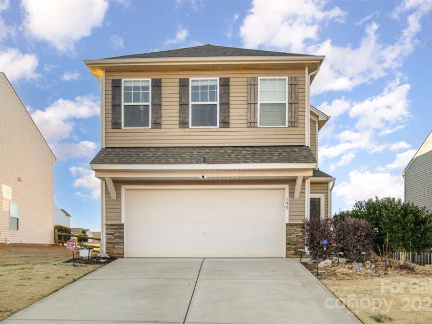 195 Hidden Lakes Road, Statesville, NC 28677.  MLS# CAR4210251, YatesRealty ID 12464. 