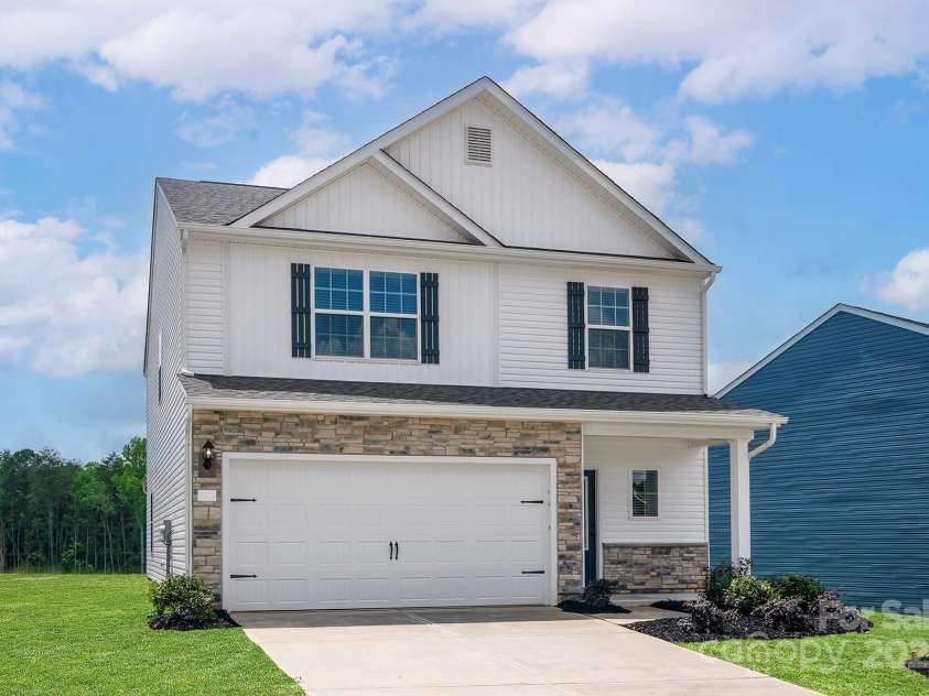 3441 Robindale Drive, Winston Salem, NC 27107.  MLS# CAR4295095, YatesRealty ID 12465. 