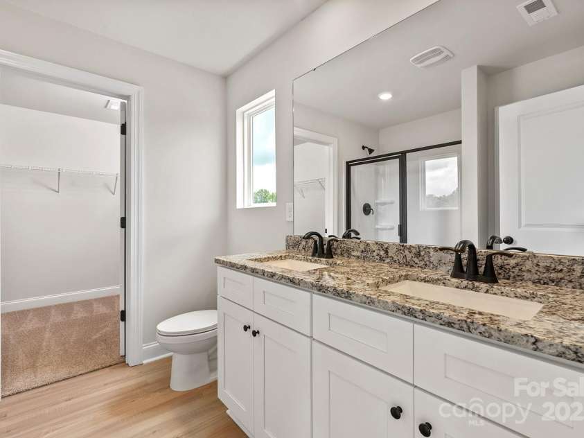 3441 Robindale Drive, Winston Salem, NC 27107.  MLS# CAR4295095, YatesRealty ID 12465. 