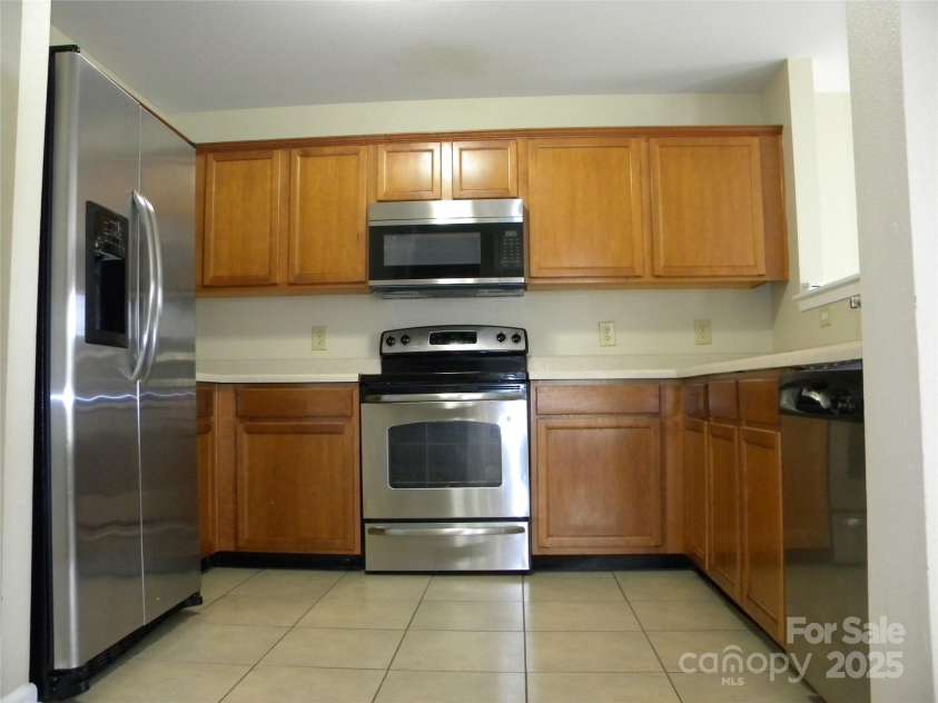 391 Morning Dew Drive, Concord, NC 28025.  MLS# CAR4249580, YatesRealty ID 12465. Stainless Steel Appliances included.